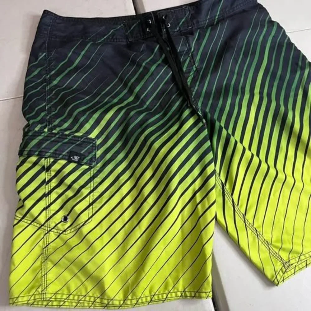 O'Neill Men's Green and Black Gradient Board Shorts 32